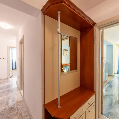 Oasis With 2 Bedrooms Apartment Varna